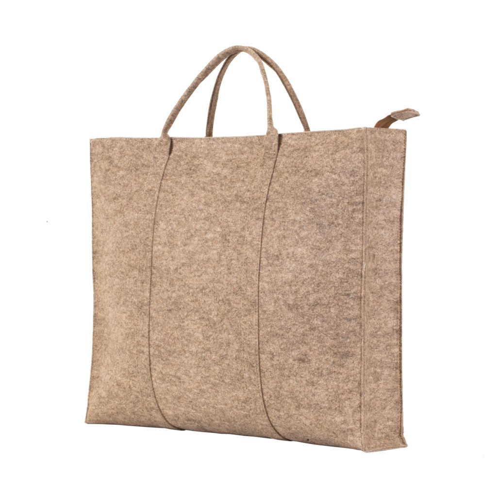 Felt bag for pillow or quilt