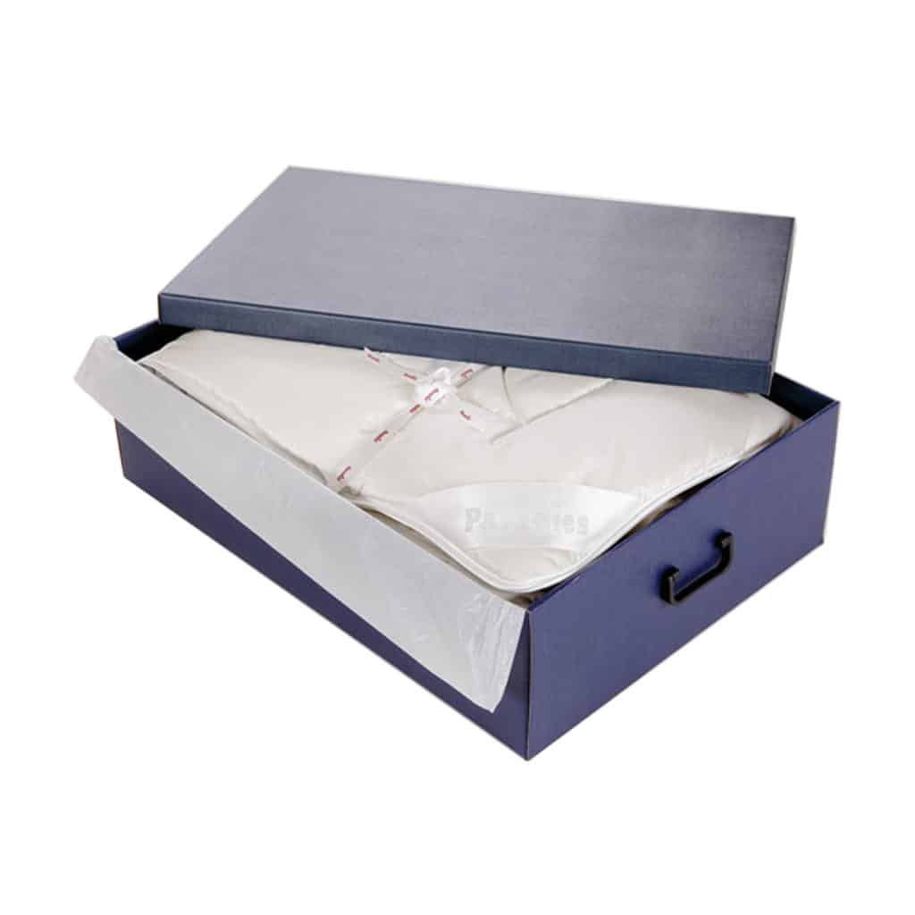 Luxury box for exclusive blankets and pillows